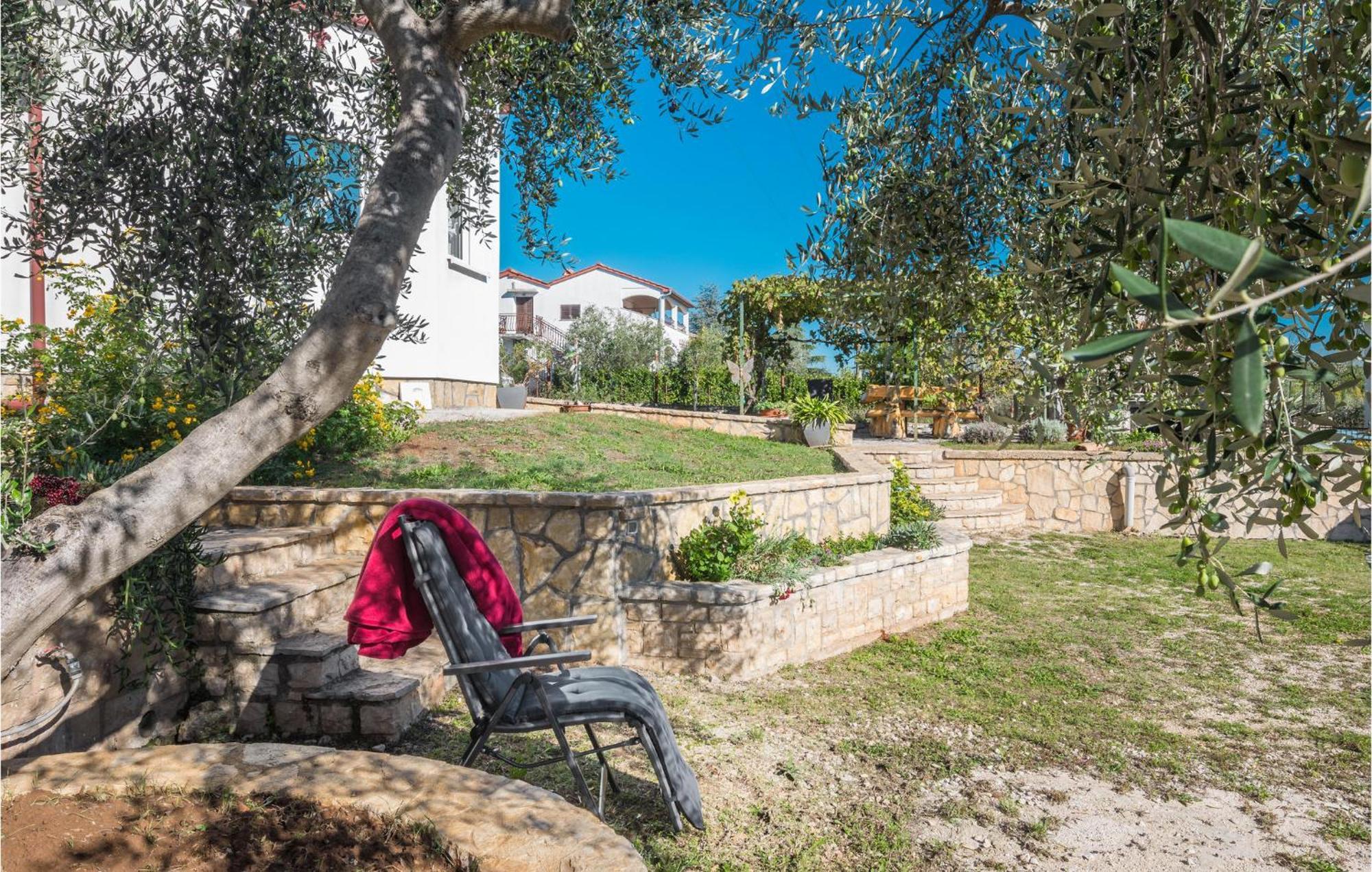 Gorgeous Apartment In Musalez With Kitchen מראה חיצוני תמונה