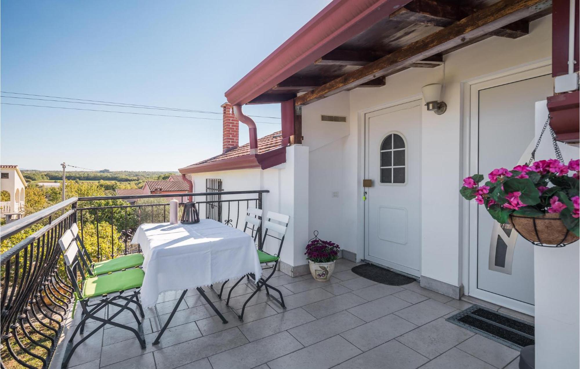 Gorgeous Apartment In Musalez With Kitchen מראה חיצוני תמונה